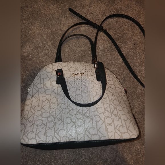 Kelvin Klein Purse - Picture 2 of 3